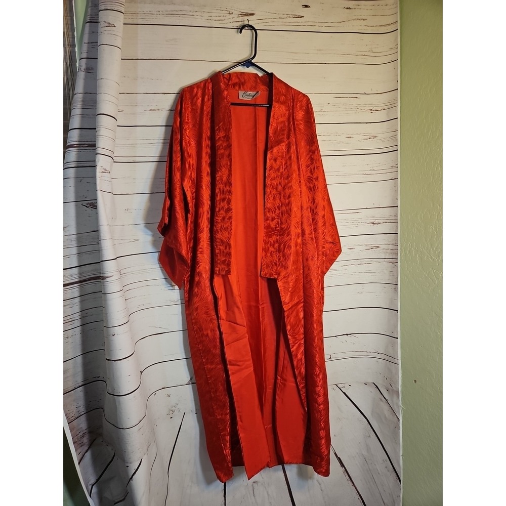 Vintage Couturiere‎ Made In Japan Red Embossed Satin Kimono Medium